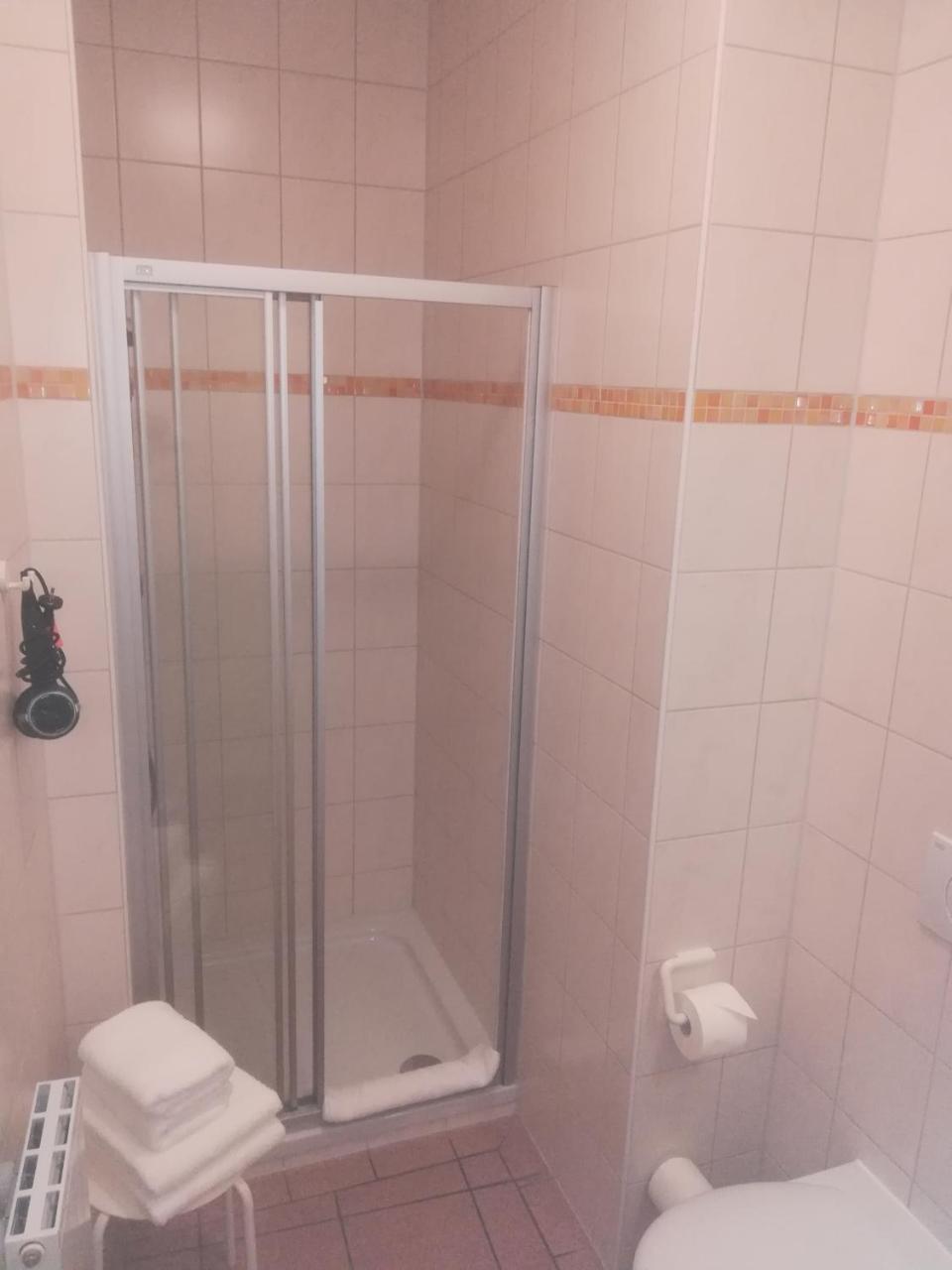 Doppelzimmer mit eigenem externen Bad